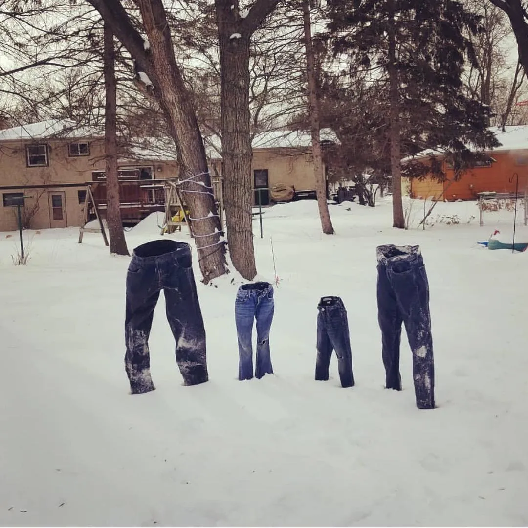 10 Potret Celana Jin Beku ini Sukses Ramaikan #FrozenPants Challenge. Saking Dinginnya Cuaca! 10