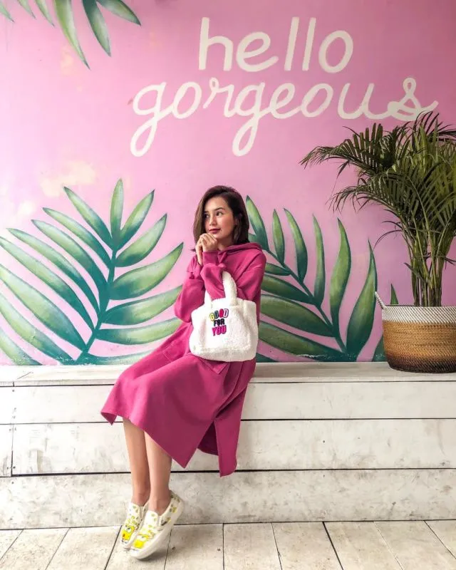 Inspirasi 12 Gaya Beby Tsabina Ini Cocok Buat Muda-mudi yang Pengen Stylish Tapi Nggak Berlebihan 19