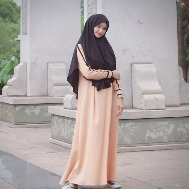 Inilah 12 Gaya Hijab Syar'i untuk Remaja Ala Bella Almira. Dipakai Sehari-hari Nggak Kelihatan Tua 13