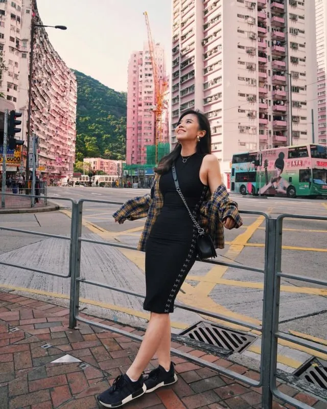 8 Pose Ala Selebgram ini Bisa Ditiru Biar Foto OOTD Nggak Lagi Kaku. Yuk Praktik Sama Fotografermu! 13