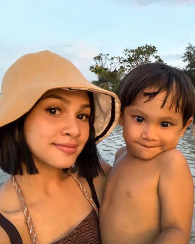 8 Anak Artis yang Mukanya Plek Ketiplek sama Sang Mama. Bapaknya Kebagian Dikit Doang! 13