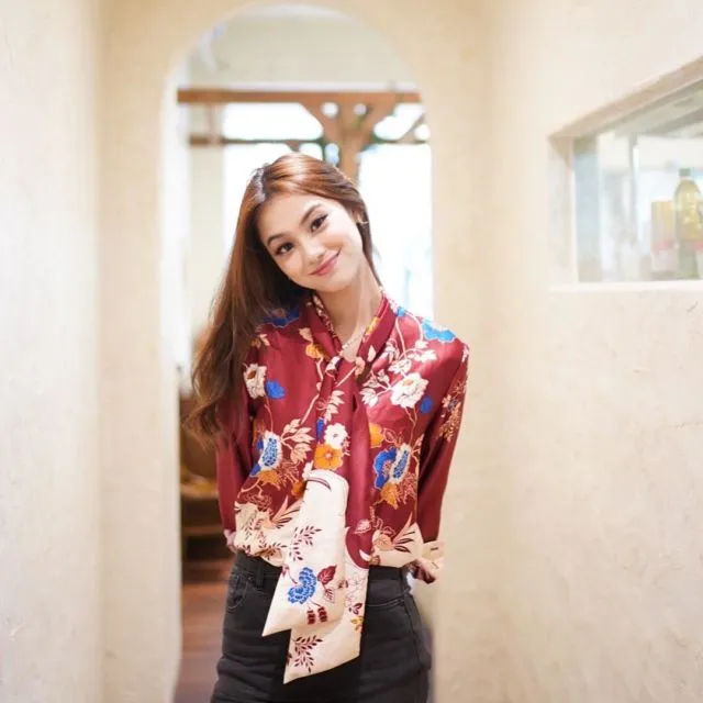 Mengulik 8 Gaya Manis Ala Gege Elisa, Selebgram yang Main Web Series Indonesia-Korea Bareng Sunny Dahye 10
