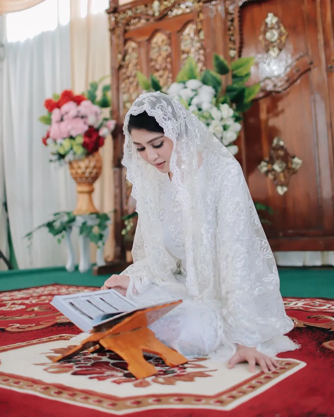 11 Potret Kebahagiaan Ariska Putri Pertiwi, dari Lamaran Hingga Resmi Jadi Istri Orang. Bahagia deh Liatnya! 15