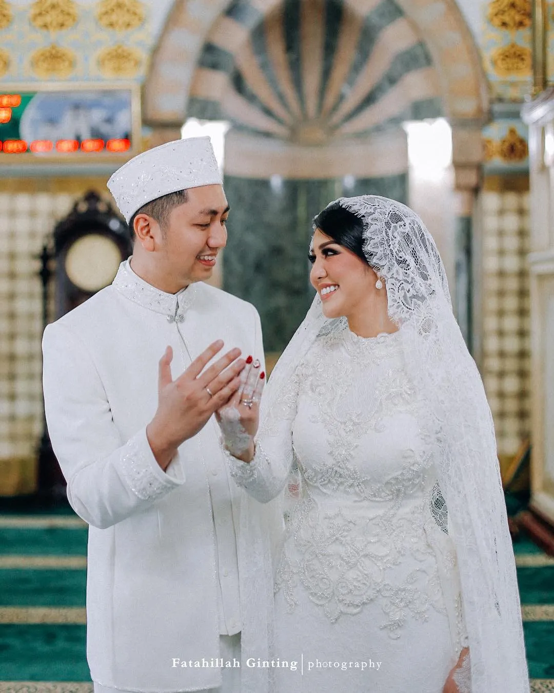 11 Potret Kebahagiaan Ariska Putri Pertiwi, dari Lamaran Hingga Resmi Jadi Istri Orang. Bahagia deh Liatnya! 17