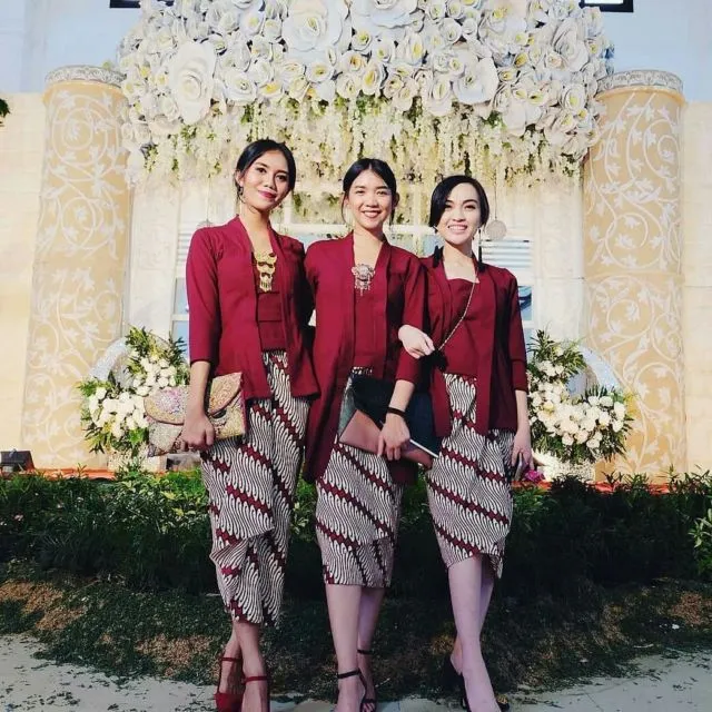 9 Ide Model Kebaya Tanpa Payet untuk Kondangan 16