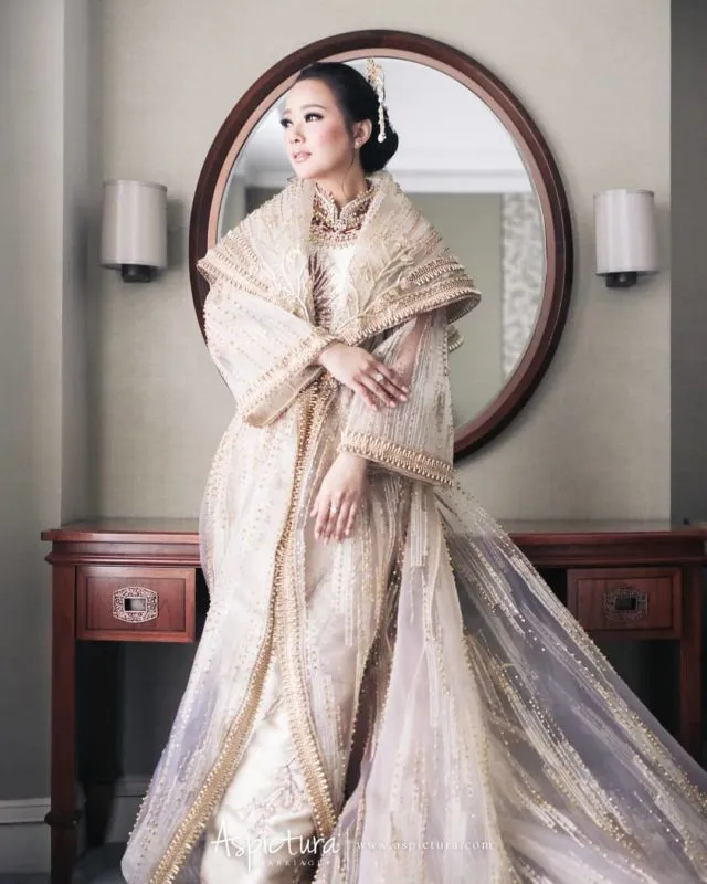 Inilah 9 Potret Cantik Busana dan Make-up Yuanita Christiani Saat Upacara Sangjit. Anggun Banget ya! 11