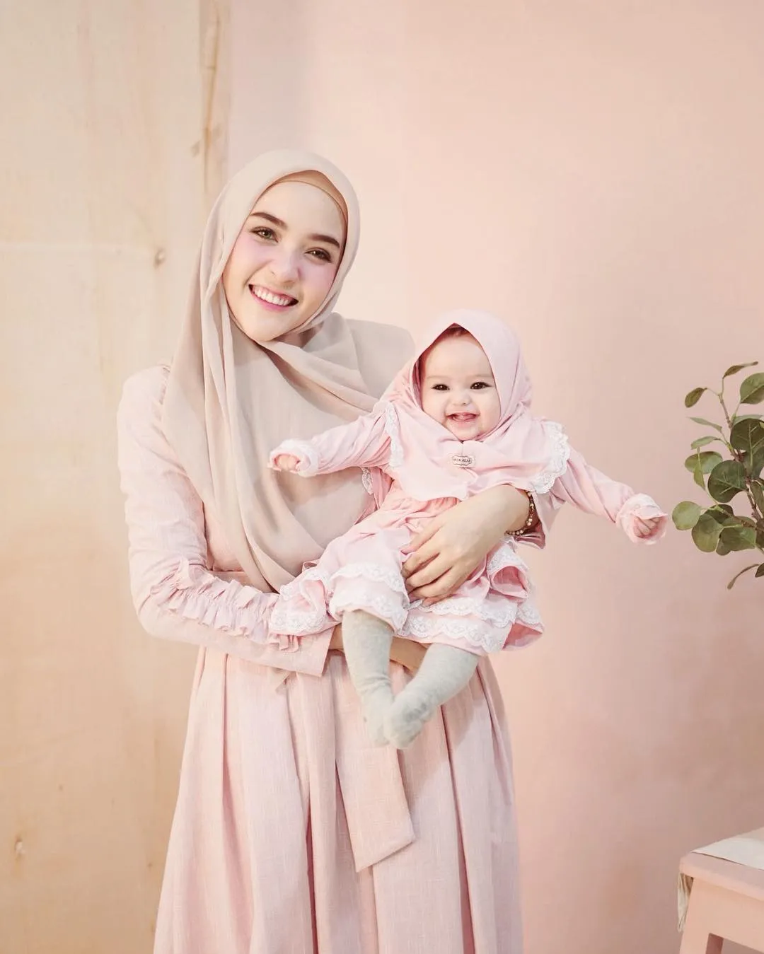 Deretan Foto Shireen, Putri Selebgram Hamidah yang 11-12 Sama Boneka. Duh, Cinta! 21