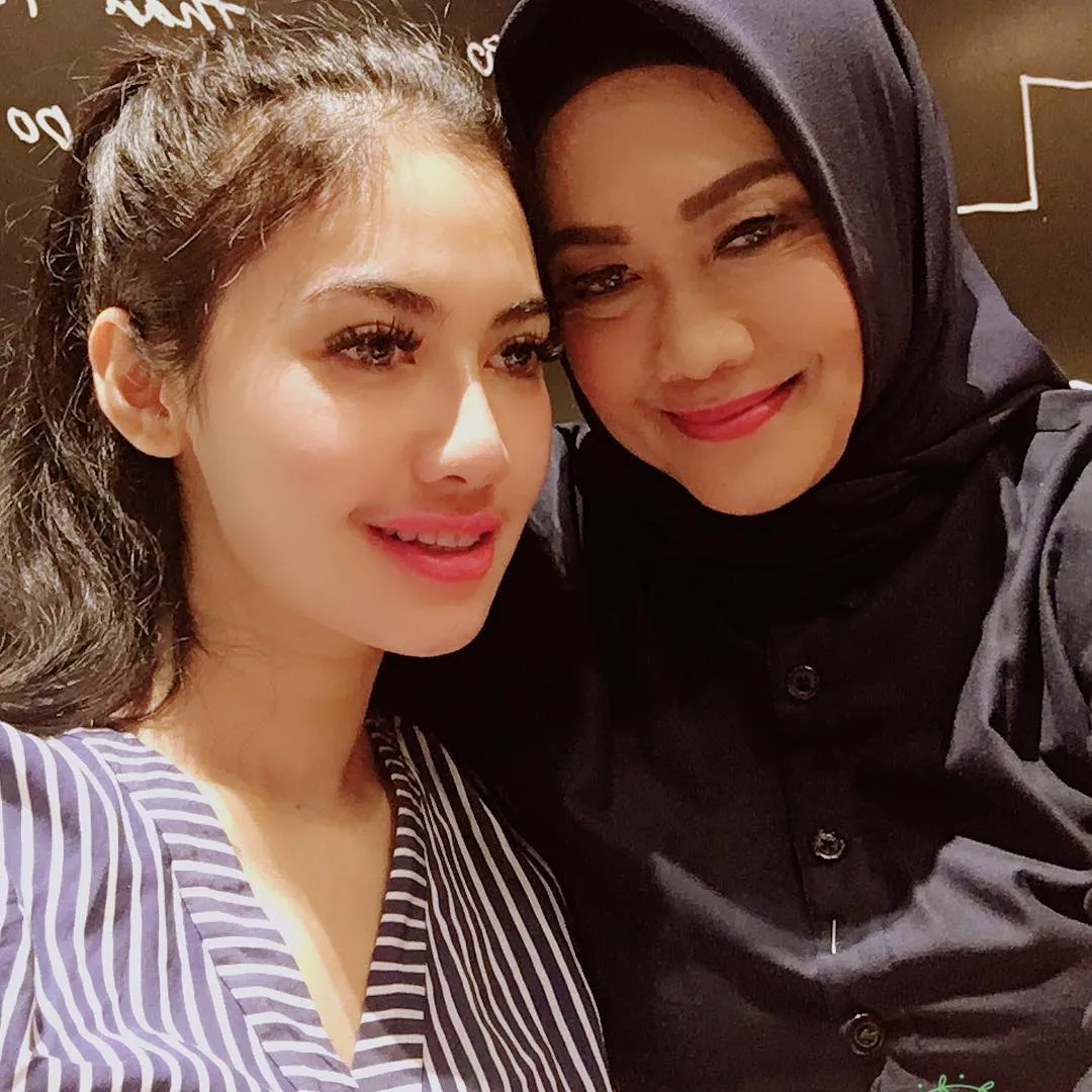 Fotonya Ada di HP Mucikari Prostitusi Online, Adik Julia Perez dapat