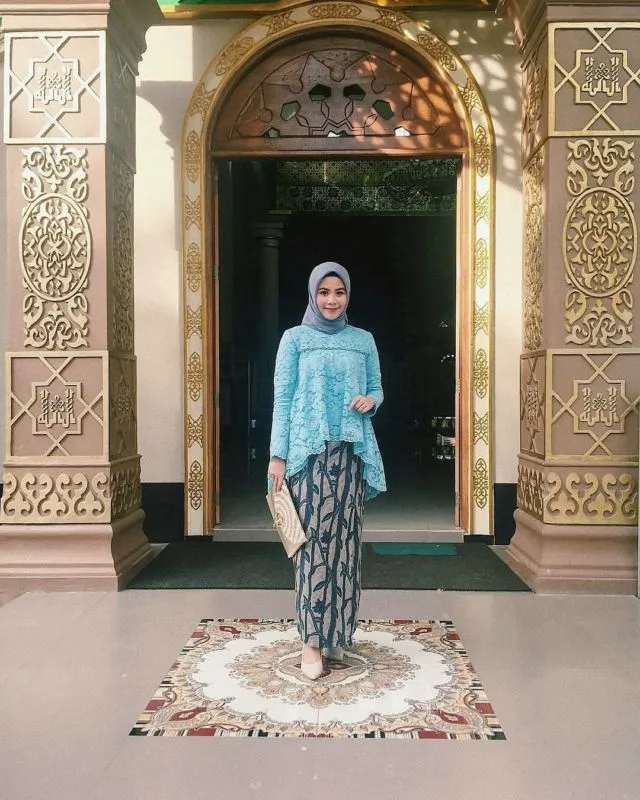 9 Ide Model Kebaya Tanpa Payet untuk Kondangan 14