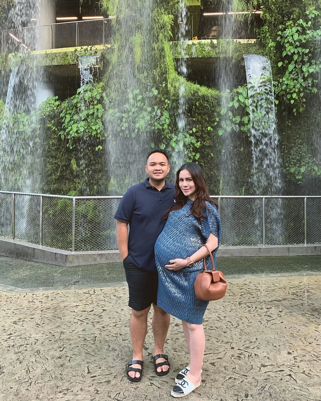 Selamat! Momo 'Geisha' Melahirkan Bayi Perempuan nan Cantik. Ini Ekspresi Bahagia sang Suami 4