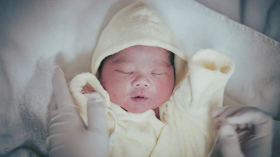 Soleh Solihun Mendadak Romantis Lewat Lahirnya Anak Kedua. Bisa Nih Jadi Contoh Para Pria di Luar Sana! 3