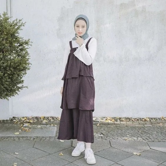 9 Ide Padu Padan Dress dan Kaus Ala Eonni Korea. Pas Buat Nongkrong Cantik Kayak di K-Drama 18