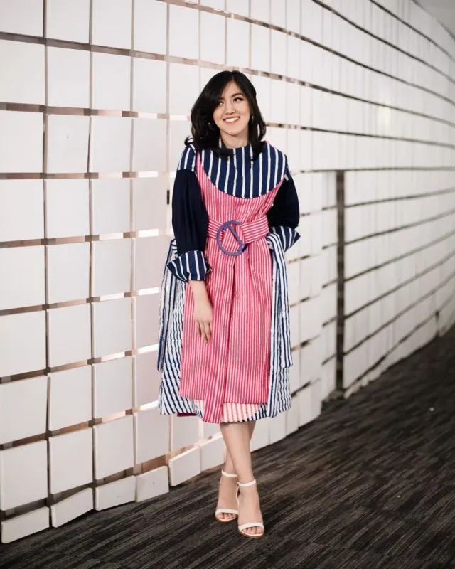 Sontekan 15 Padu Padan Busana Ciamik Ala Ify Alyssa. Nggak Pernah Takut Buat Tumpuk Motif dan Warna 28
