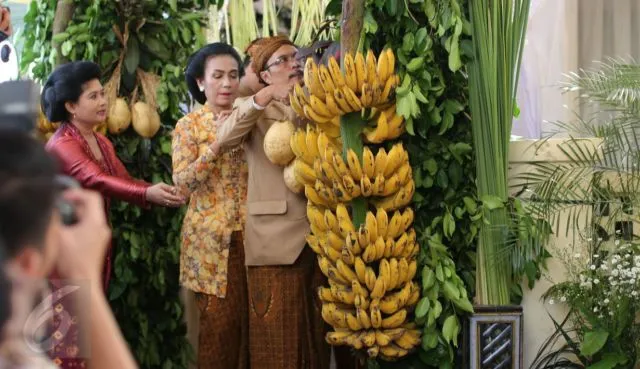 9 Tahap Prosesi Hajatan Sebelum Pernikahan Adat Jawa Dilaksanakan. Kaya Makna Mendalam! 12