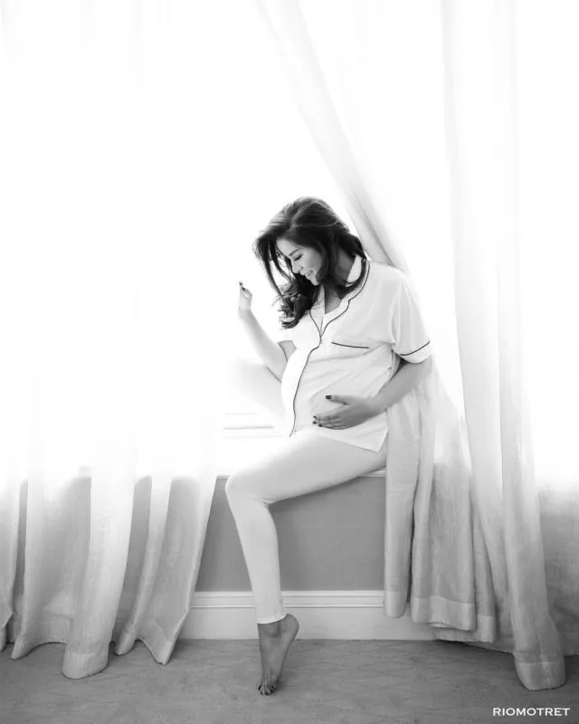 Intip Cantiknya Pose Kehamilan Raisa dalam Konsep Hitam Putih! 10 Ide Foto Serupa Ala Artis Ini Pun Layak Coba 14