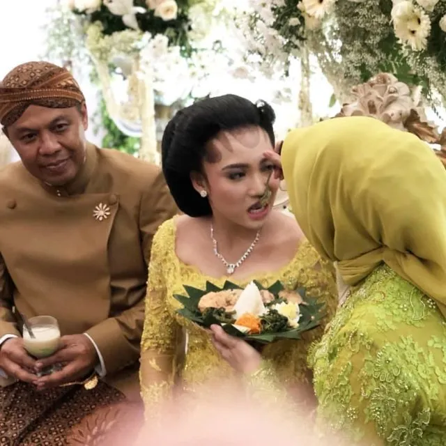 9 Tahap Prosesi Hajatan Sebelum Pernikahan Adat Jawa Dilaksanakan. Kaya Makna Mendalam! 16