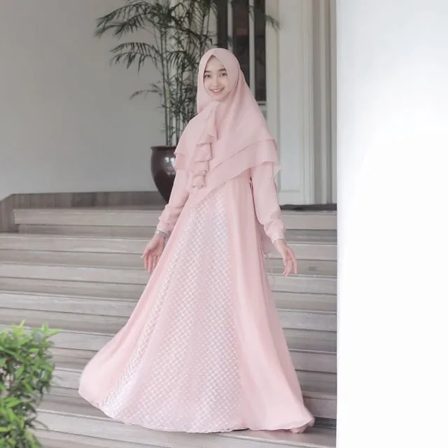Inilah 12 Gaya Hijab Syar'i untuk Remaja Ala Bella Almira. Dipakai Sehari-hari Nggak Kelihatan Tua 24