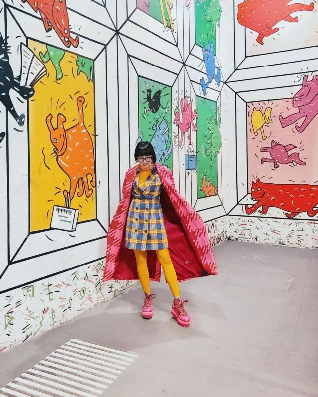 8 Pose Ala Selebgram ini Bisa Ditiru Biar Foto OOTD Nggak Lagi Kaku. Yuk Praktik Sama Fotografermu! 15