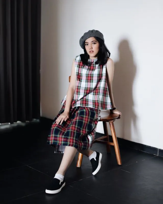 Sontekan 15 Padu Padan Busana Ciamik Ala Ify Alyssa. Nggak Pernah Takut Buat Tumpuk Motif dan Warna 29