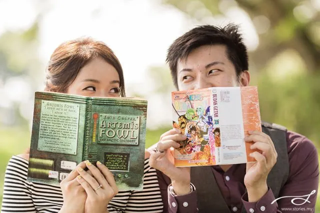 8 Properti ini Bisa Bikin Sesi Foto Prewedding Lebih Luwes. Nggak Biasa Berpose Pun Jadi Kelihatan Pantes 15