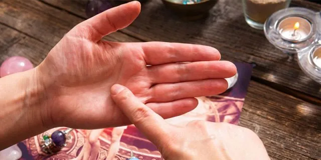 9 Tanda Psikologis Bahwa Orang Lain Sedang Tertarik Sama Kamu 12