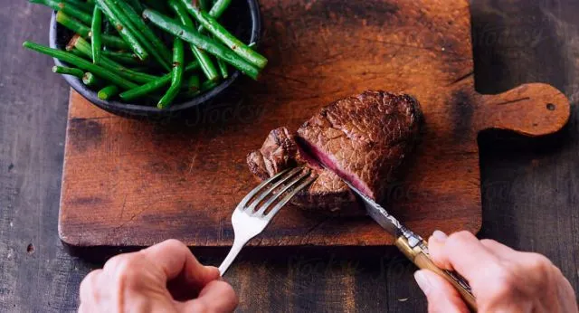Tata Cara Makan Steak dengan Pisau dan Garpu yang Baik dan Benar 10 cara makan chicken steak