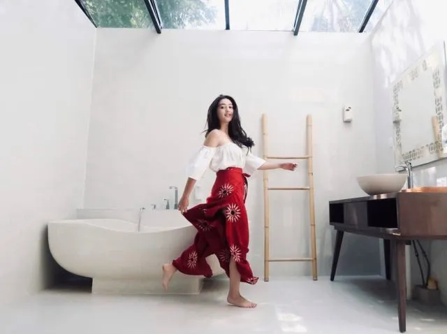 10 Ide Atasan Off Shoulder ala Selebgram yang Kecenya Kebangetan. Bikin Wajah Jadi Lebih Tirus Lo~ 17