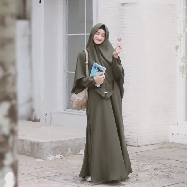 Inilah 12 Gaya Hijab Syar'i untuk Remaja Ala Bella Almira. Dipakai Sehari-hari Nggak Kelihatan Tua 17