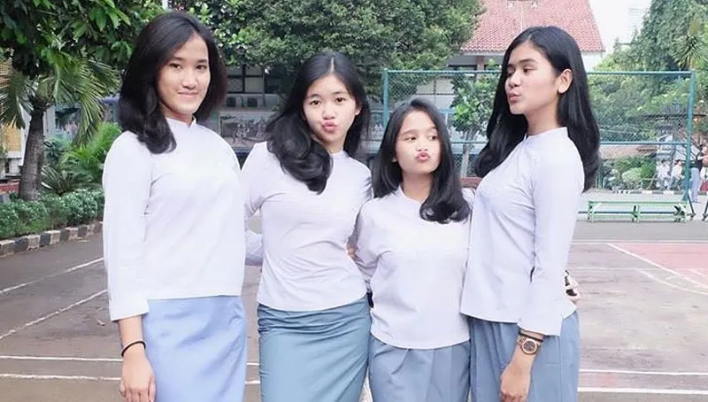 10 Tipe Teman 'Terjahanam' Semasa Sekolah. Ngeselin, Tapi Pas Udah Pisah Ngangenin! 17
