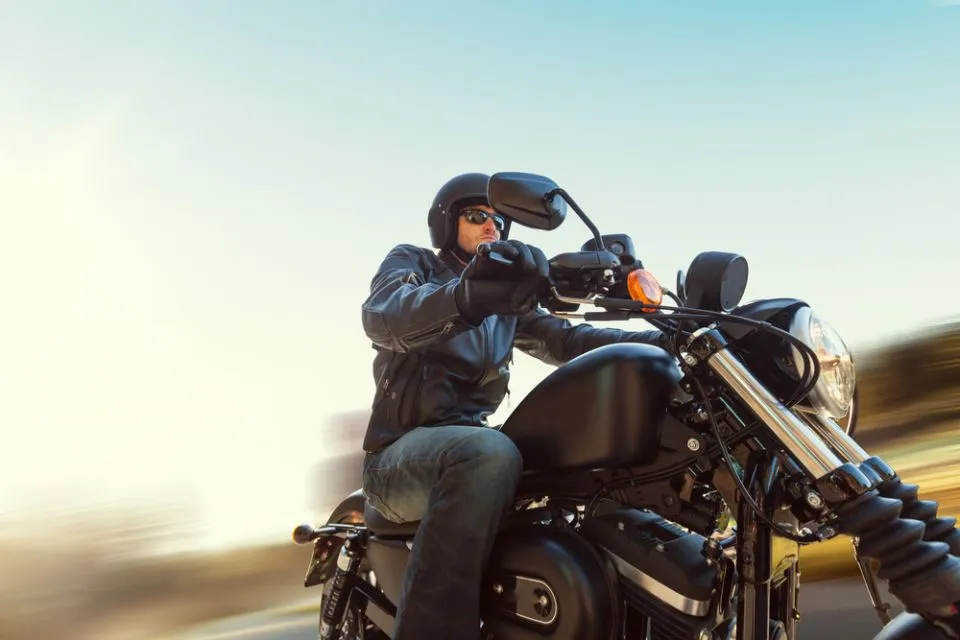 5 Pentingnya Pakai Jaket Saat Naik Motor. Bukan Sekadar biar Nggak Item 9