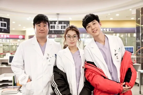 6 Alasan Masuk Akal Dokter Nikahnya Sama Dokter Juga. Bukti Kalau Jodoh Sering Nggak Jauh Larinya 9
