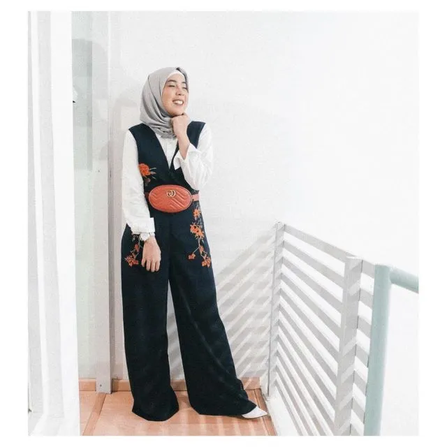 Inspirasi OOTD Hijab ala Dedek Centhyl Fitri Tropica. Sopan, Trendi, Pas Buat Pergi Kuliah Lagi! 11