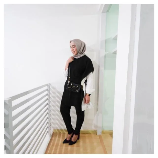 Inspirasi OOTD Hijab ala Dedek Centhyl Fitri Tropica. Sopan, Trendi, Pas Buat Pergi Kuliah Lagi! 12
