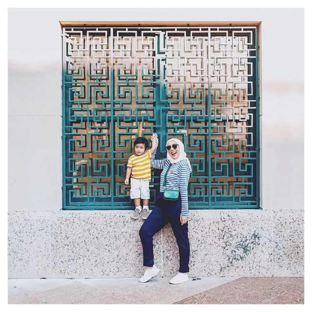 Inspirasi OOTD Hijab ala Dedek Centhyl Fitri Tropica. Sopan, Trendi, Pas Buat Pergi Kuliah Lagi! 14