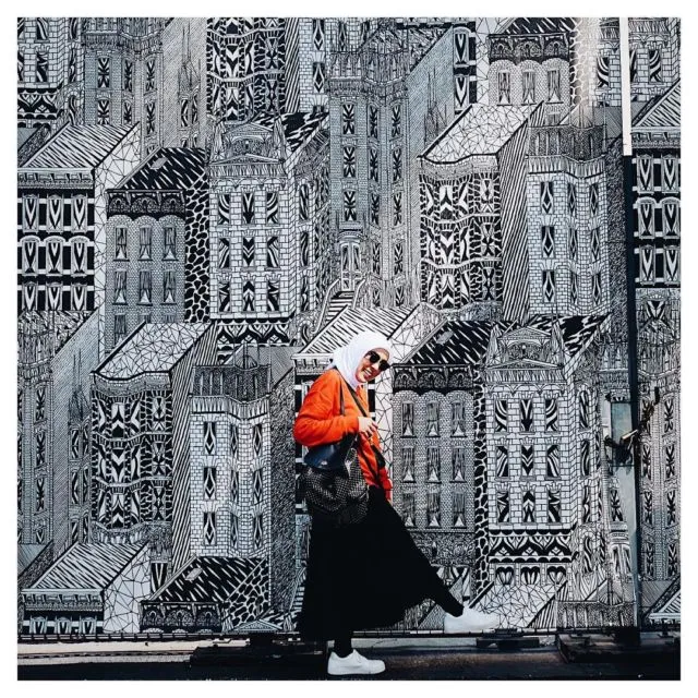 Inspirasi OOTD Hijab ala Dedek Centhyl Fitri Tropica. Sopan, Trendi, Pas Buat Pergi Kuliah Lagi! 15