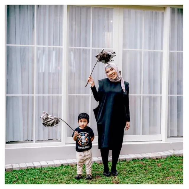 Inspirasi OOTD Hijab ala Dedek Centhyl Fitri Tropica. Sopan, Trendi, Pas Buat Pergi Kuliah Lagi! 17