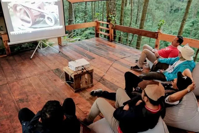 Glamping Hutan Pinus Purworejo Sudah Dibuka. Rasakan Kenikmatan Camping yang Naik Levelnya! 8