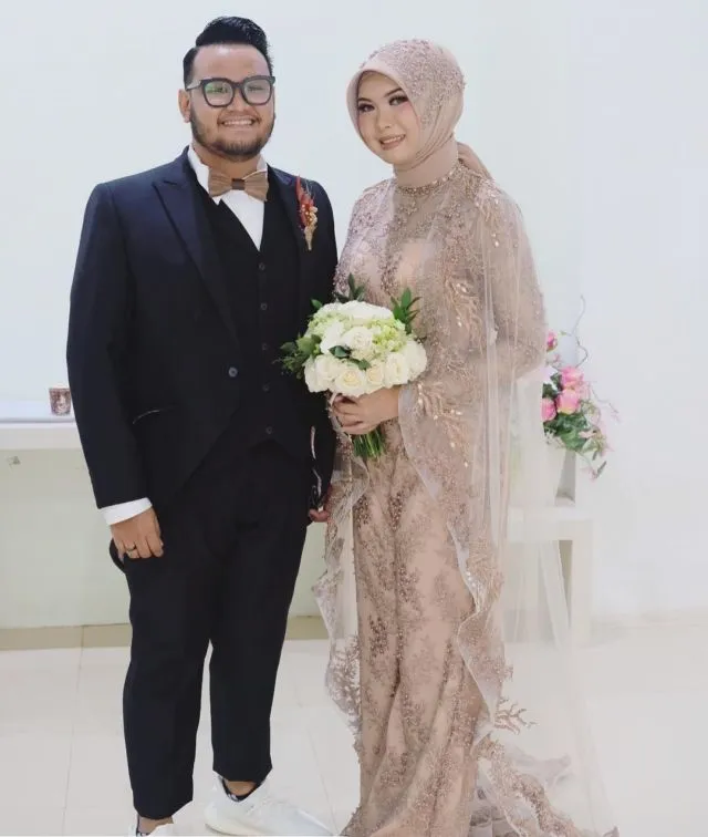 10+ Gaun dan Kebaya Rancangan Hengki Kawilarang yang Elegan. Pantes Banyak Publik Figur Mengenakan 15