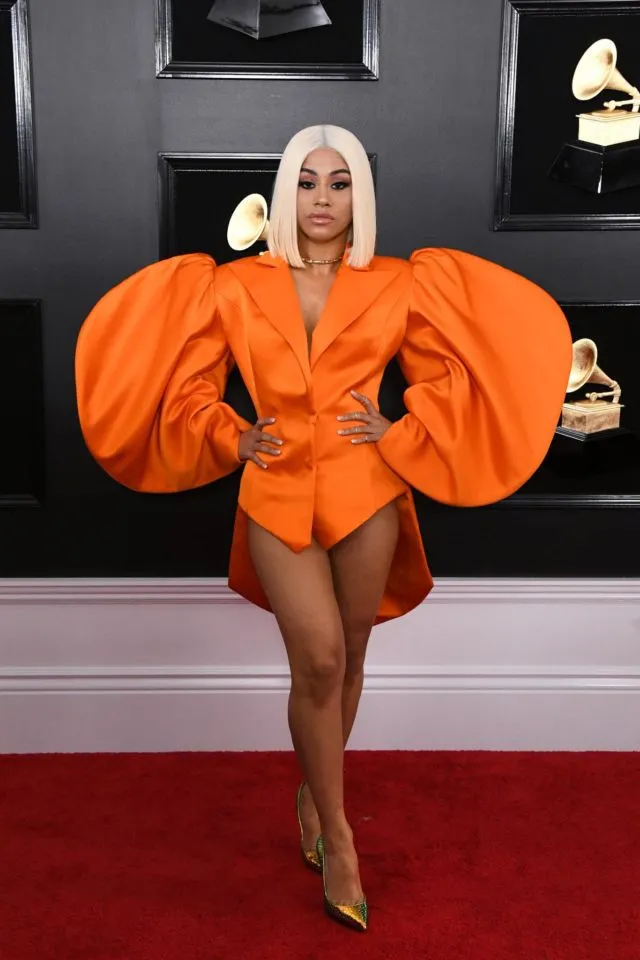 10 Foto Penampilan Artis Paling Unik di Red Carpet Grammy Awards 2019. Bajunya Mirip Apa Ya Kira-Kira? 19