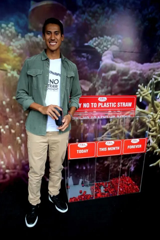 Ada Instalasi Dari Sampah Kemasan di KFC Paramount Serpong. Bentuk KFC Untuk Mengajakmu Peduli Lingkungan 4