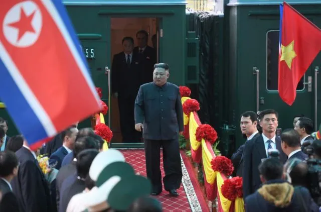12 Momen Spesial Pertemuan Kedua Trump & Kim Jong-Un di Vietnam. Kim Naik Kereta 2 Hari Penuh Lo! 17