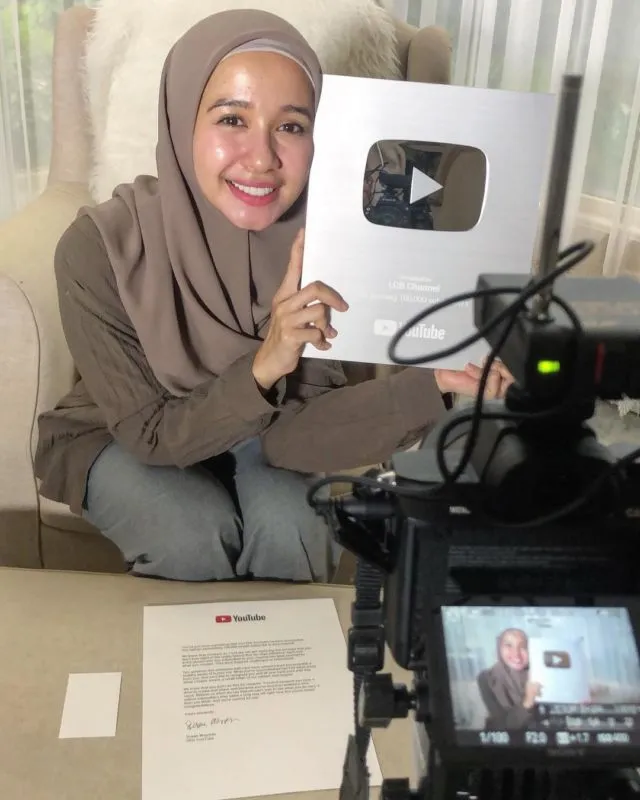 9+ Seleb yang Coba Peruntungan Jadi Youtuber. Pesona Youtube Emang Sedahsyat Itu Ya~ 15