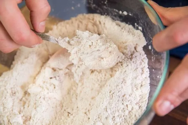 6 Trik Menggoreng Kulit Ayam biar Gurih dan Garing Tak Berminyak 11 kulit ayam goreng