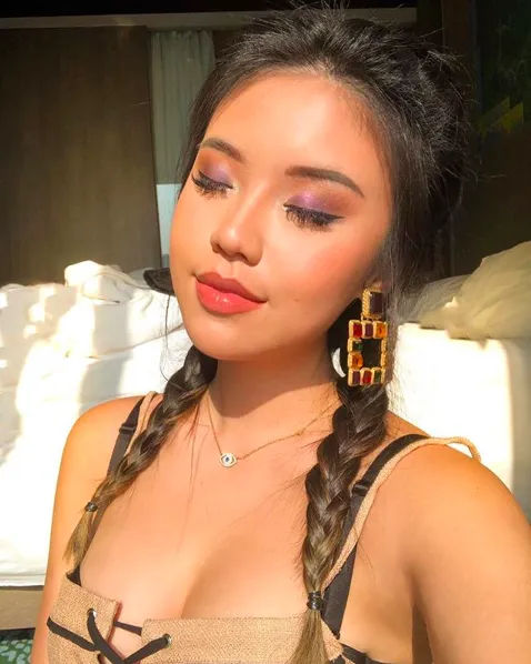 8 Alasan Matte Lipstick Mulai Nggak Zaman. Kini Bibir Mengilap 'Basah' Lebih Digilai Para Beauty Influencer! 10
