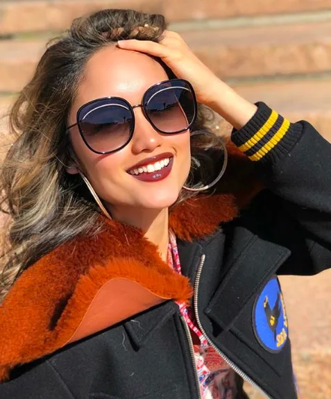 8 Alasan Matte Lipstick Mulai Nggak Zaman. Kini Bibir Mengilap 'Basah' Lebih Digilai Para Beauty Influencer! 11
