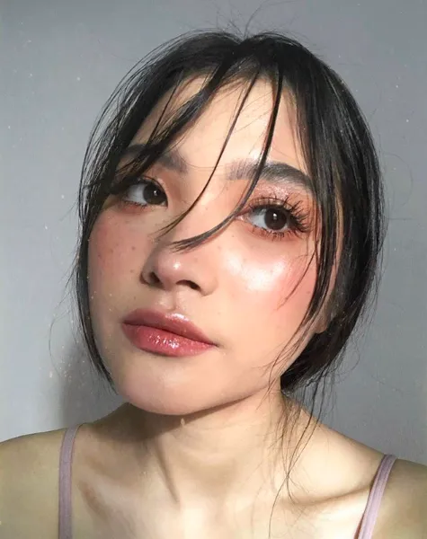 8 Alasan Matte Lipstick Mulai Nggak Zaman. Kini Bibir Mengilap 'Basah' Lebih Digilai Para Beauty Influencer! 13