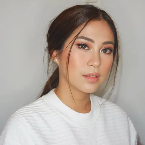 8 Alasan Matte Lipstick Mulai Nggak Zaman. Kini Bibir Mengilap 'Basah' Lebih Digilai Para Beauty Influencer! 14