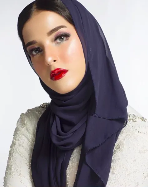 8 Alasan Matte Lipstick Mulai Nggak Zaman. Kini Bibir Mengilap 'Basah' Lebih Digilai Para Beauty Influencer! 15