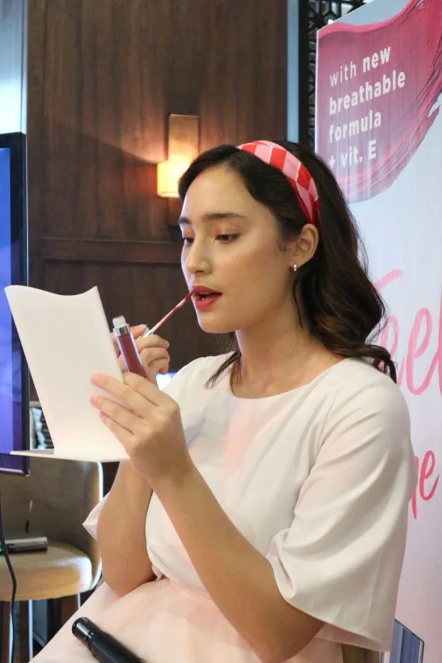 Dengan Formula Baru, Wardah Exclusive Matte Lip Cream Makin Terasa Ringan dan Nyaman di Bibir 4