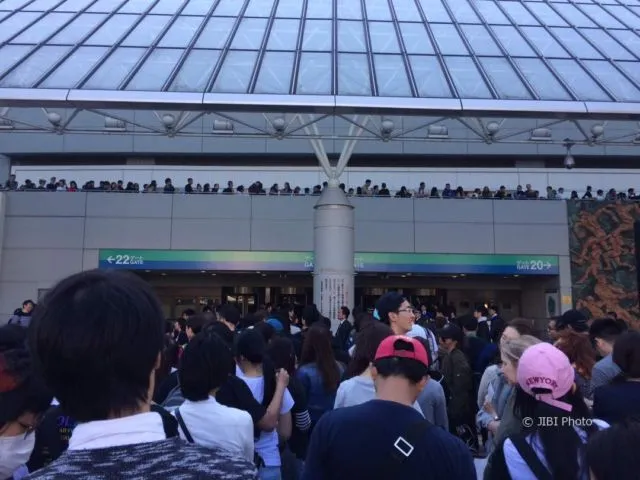 7 Kebiasaan Orang Jepang Saat Nonton Konser ini Patut Ditiru. Rame tapi Tetep Rapi, Kayak Upacara~ 8
